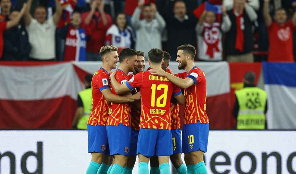 Bóng đá Việt Nam chạy hai tốc độ: đội tuyển rực sáng, V.League lặng lẽ