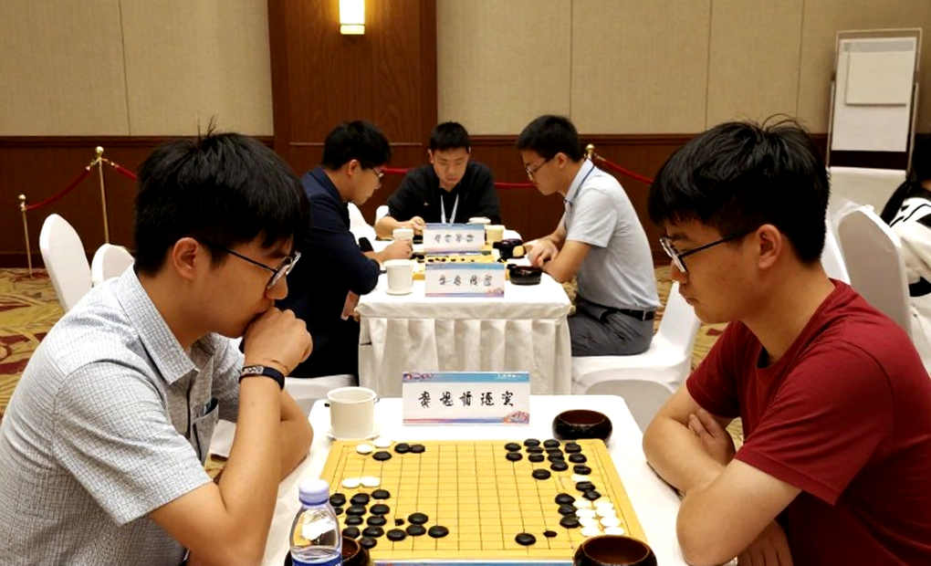 Scandinavian Defense trong 60 phút: lời hứa của IM Andrew Martin và cái bóng chưa kiểm chứng của Magnus Carlsen