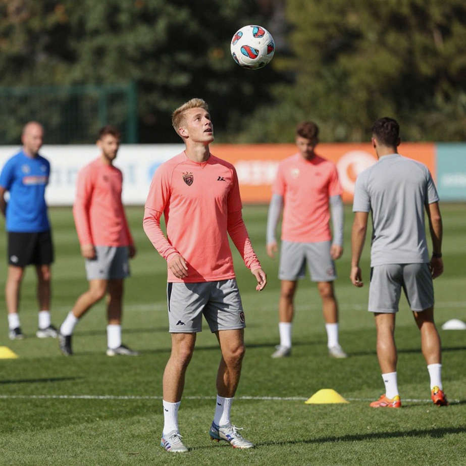 Williams Minh Hoàng tự tin trước trận gặp Thái Lan: Harry Kane từng khuyên tôi trở về quê hương